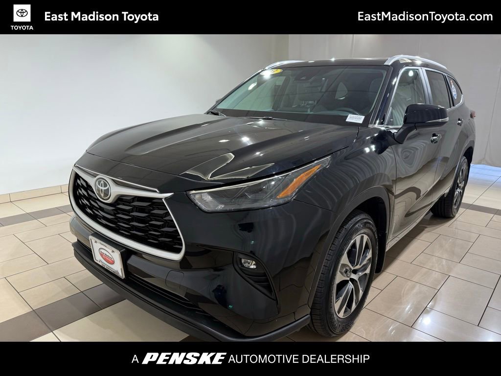 Used 2023 Toyota Highlander XLE AWD/4WD video 1
