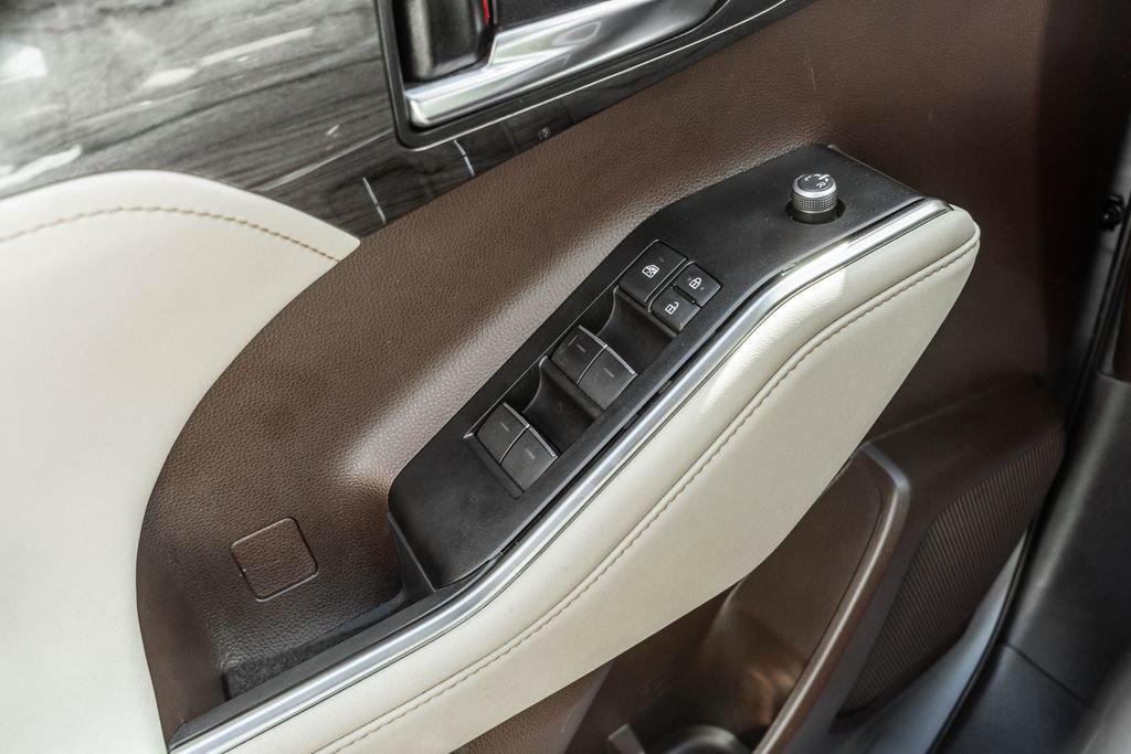 Used 2020 Toyota Highlander Platinum image 16