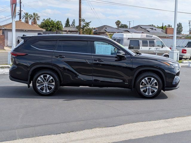 Used 2024 Toyota Highlander XLE AWD/4WD image 4