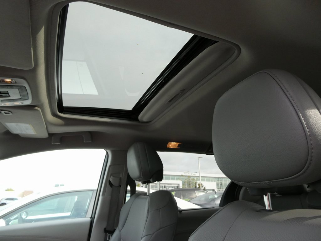 Used 2023 Toyota Sienna XLE image 31