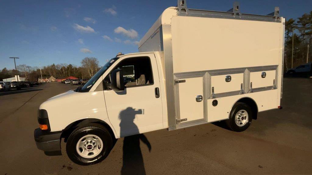 New 2025 GMC Savana 3500 w/ Power Convenience Package RWD image 6
