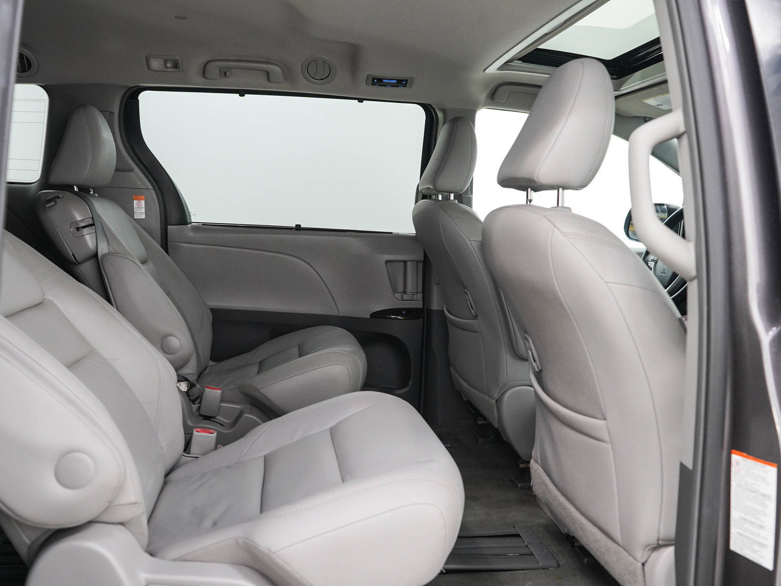 Used 2016 Toyota Sienna XLE FWD image 14