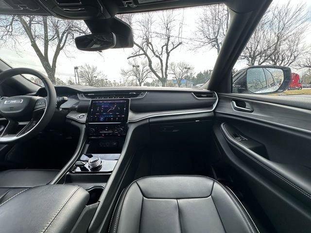 Used 2025 Jeep Grand Cherokee L Limited image 26