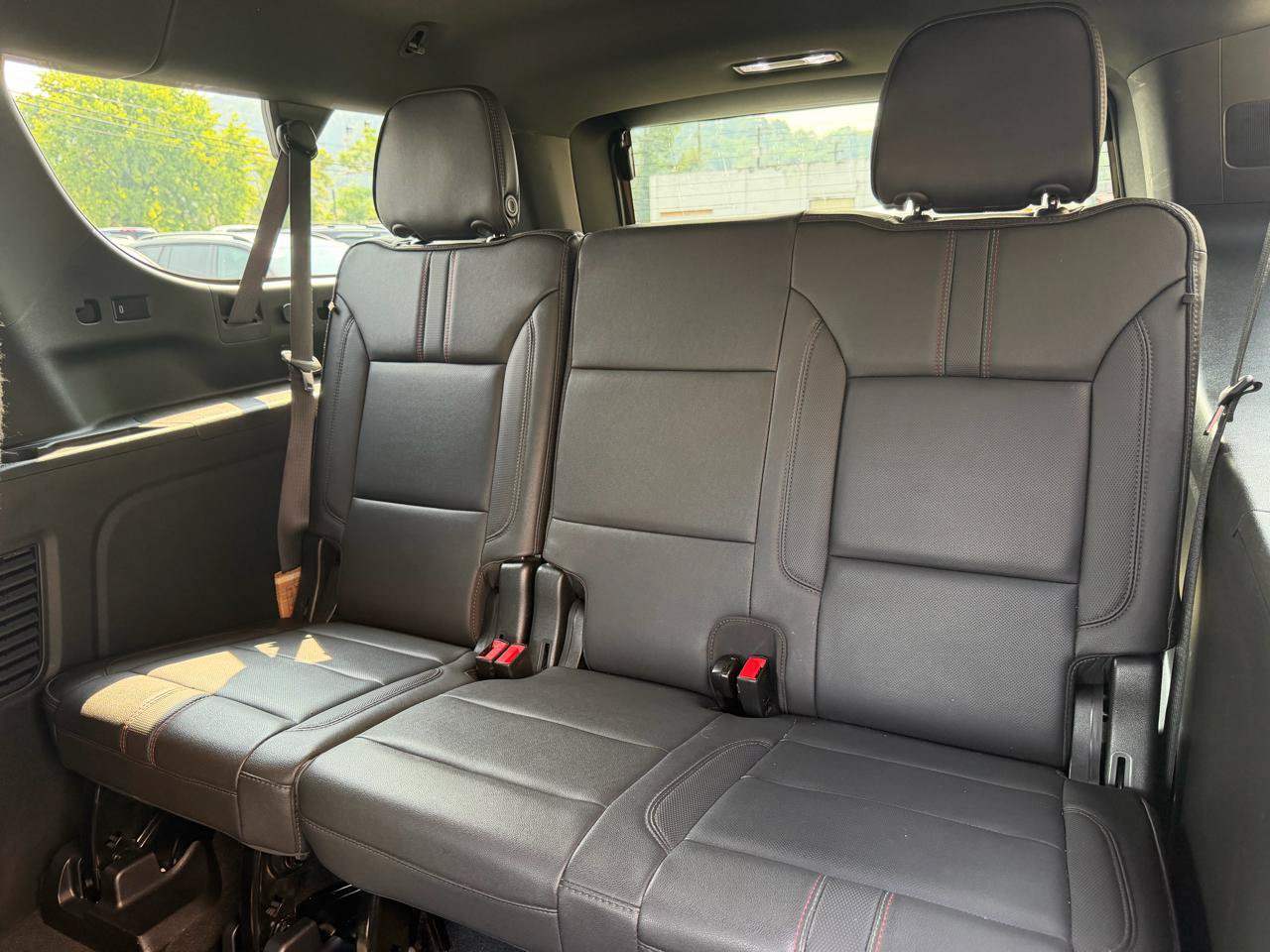 Used 2022 Chevrolet Suburban RST w/ Luxury Package AWD/4WD image 23