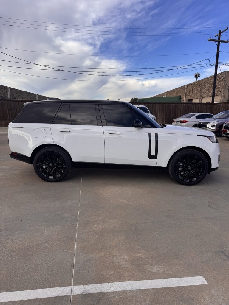 Used 2025 Land Rover Range Rover SE image 9