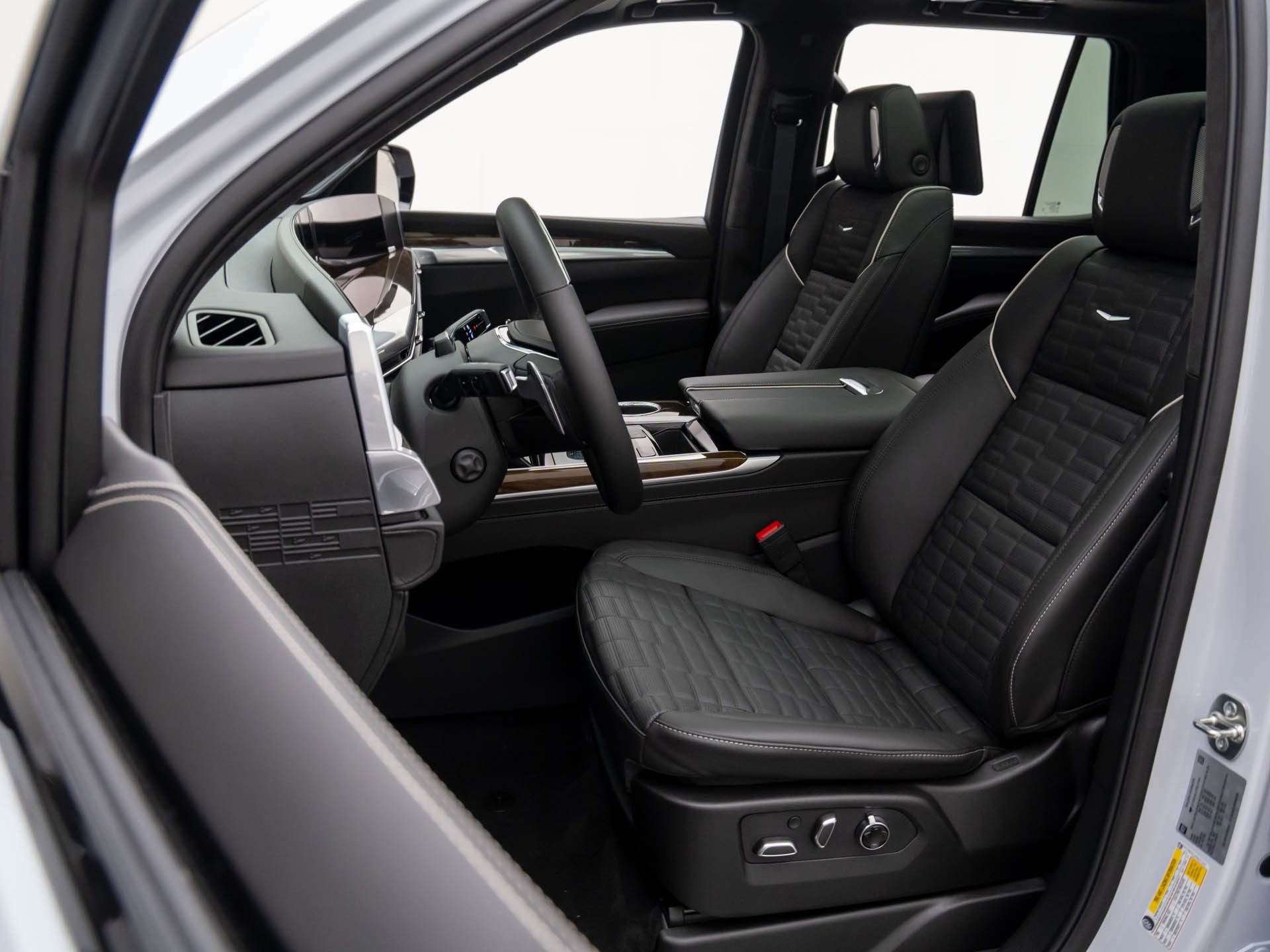 New 2026 Cadillac Escalade Platinum Sport w/ LPO, ONYX Package image 16