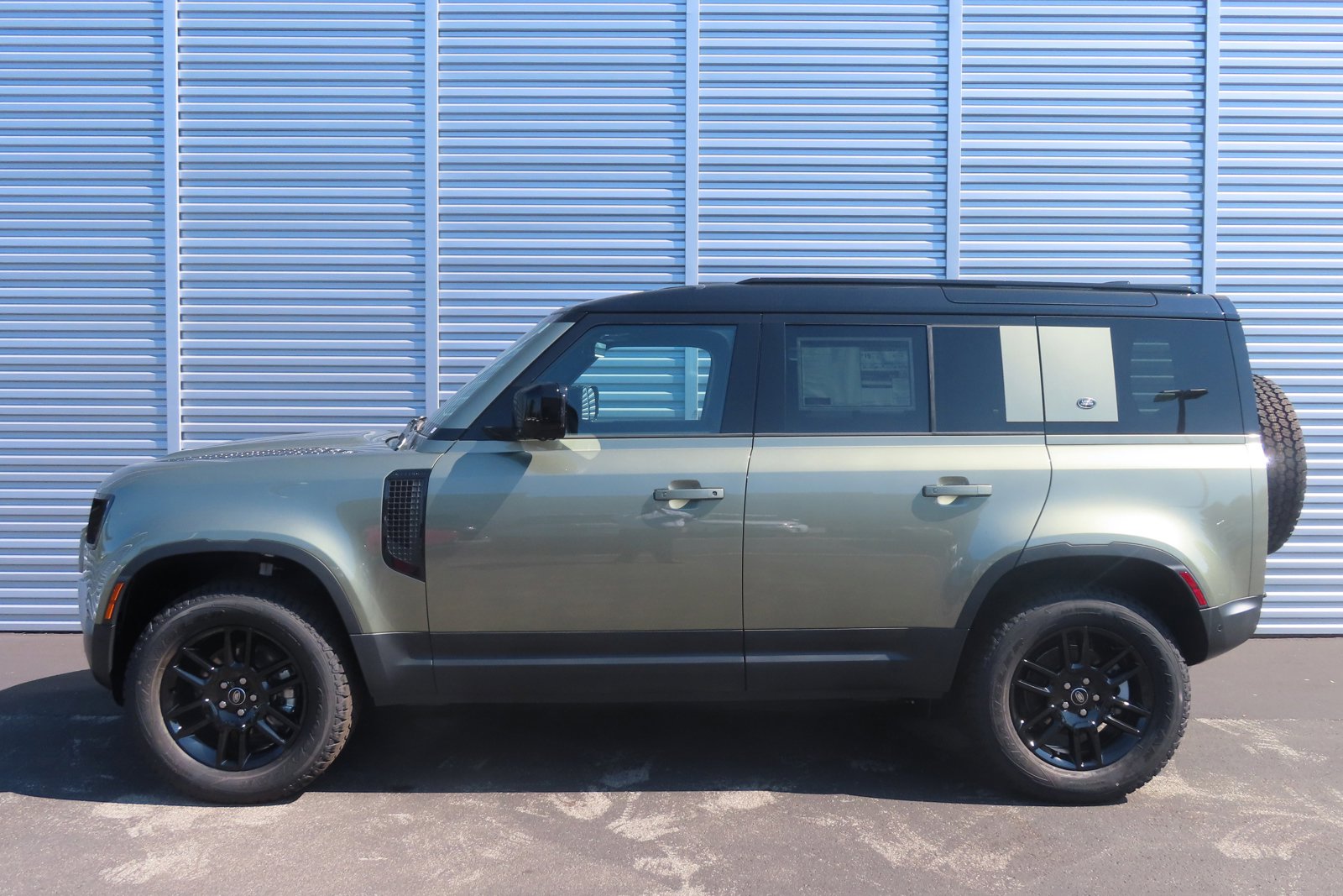 New 2024 Land Rover Defender 110 S image 8