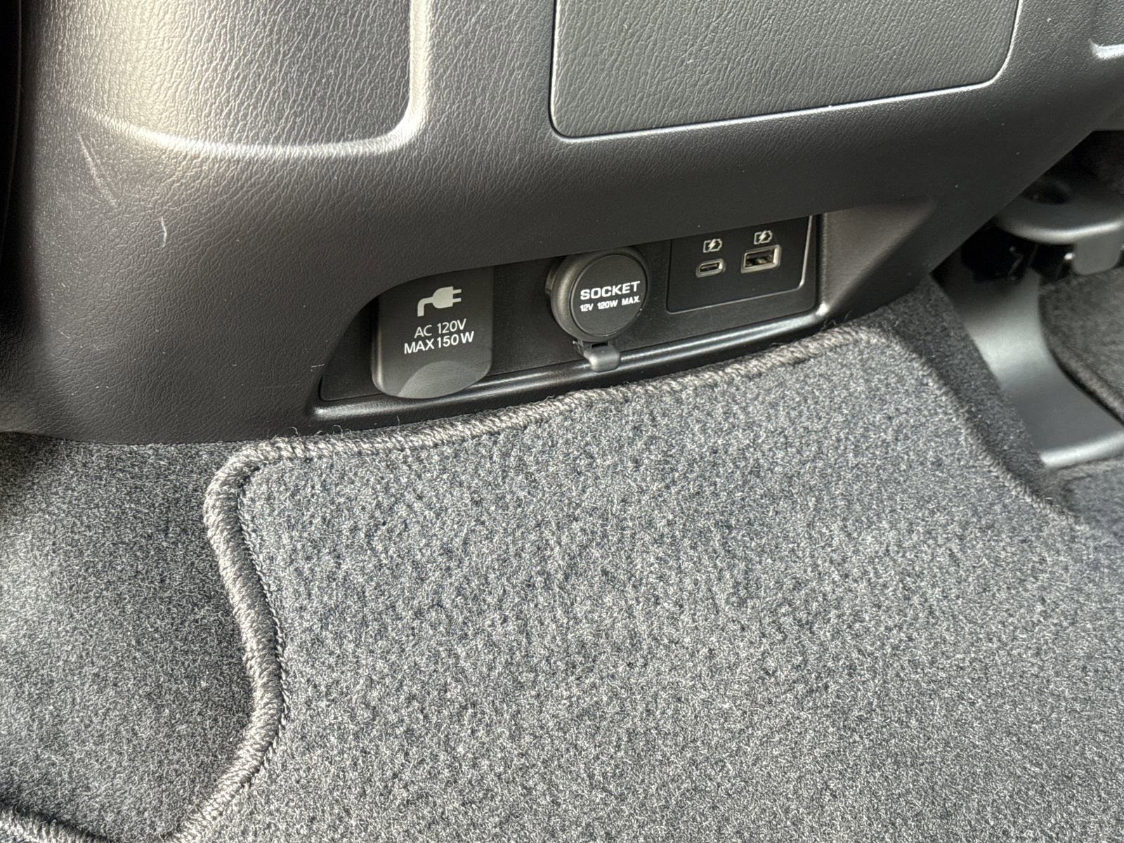 Used 2024 Nissan Armada Platinum w/ Captain's Chairs Package image 14