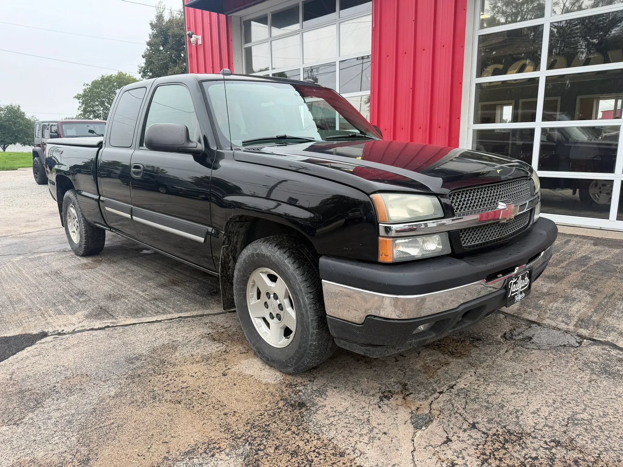 Used 2005 Chevrolet Silverado 1500 LT w/ Light Duty Power Package AWD/4WD image 2