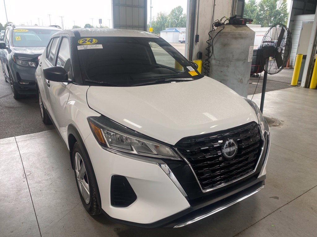 Used 2024 Nissan Kicks S FWD image 1