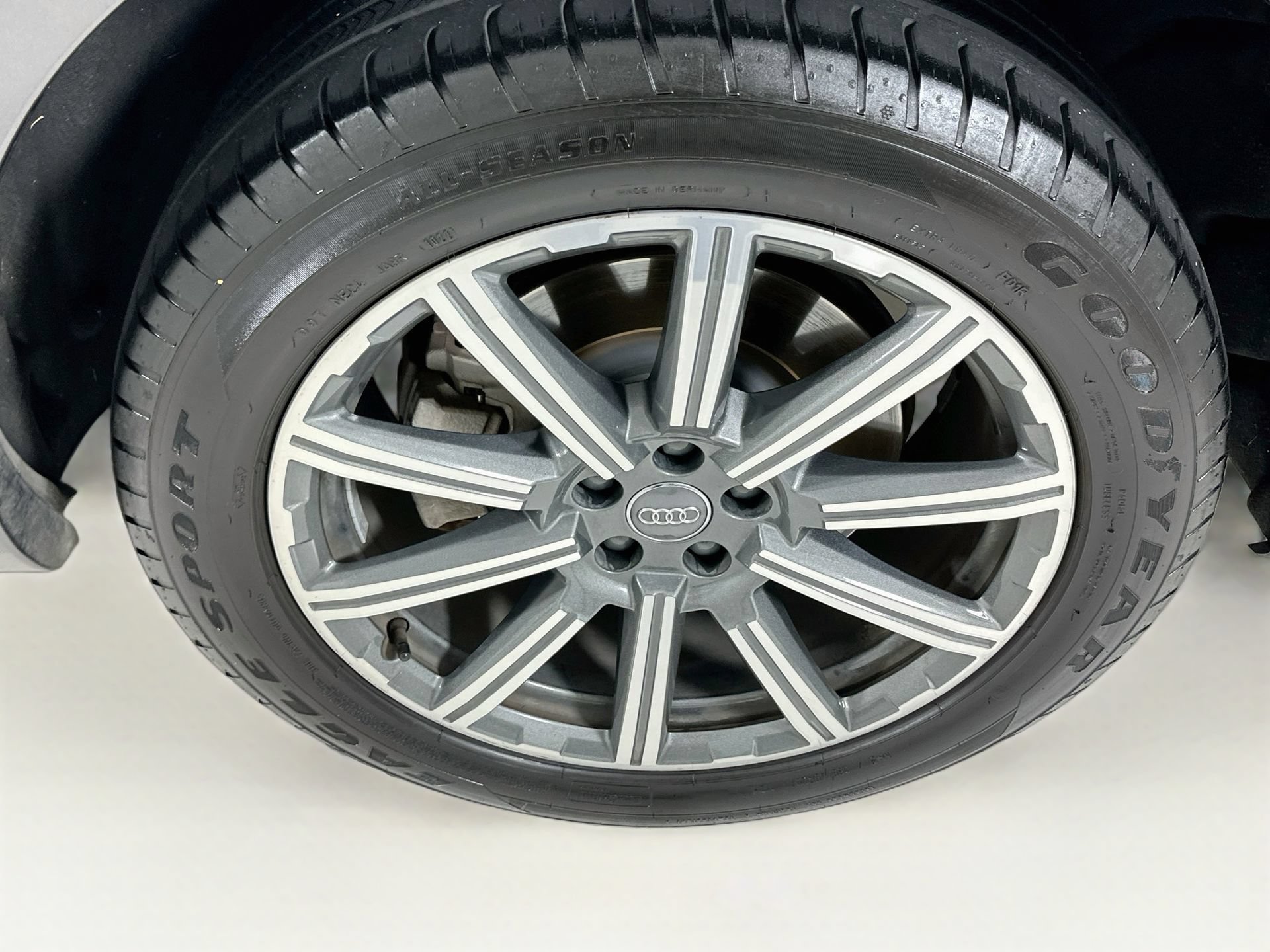Used 2018 Audi Q7 2.0T Premium Plus AWD/4WD image 34