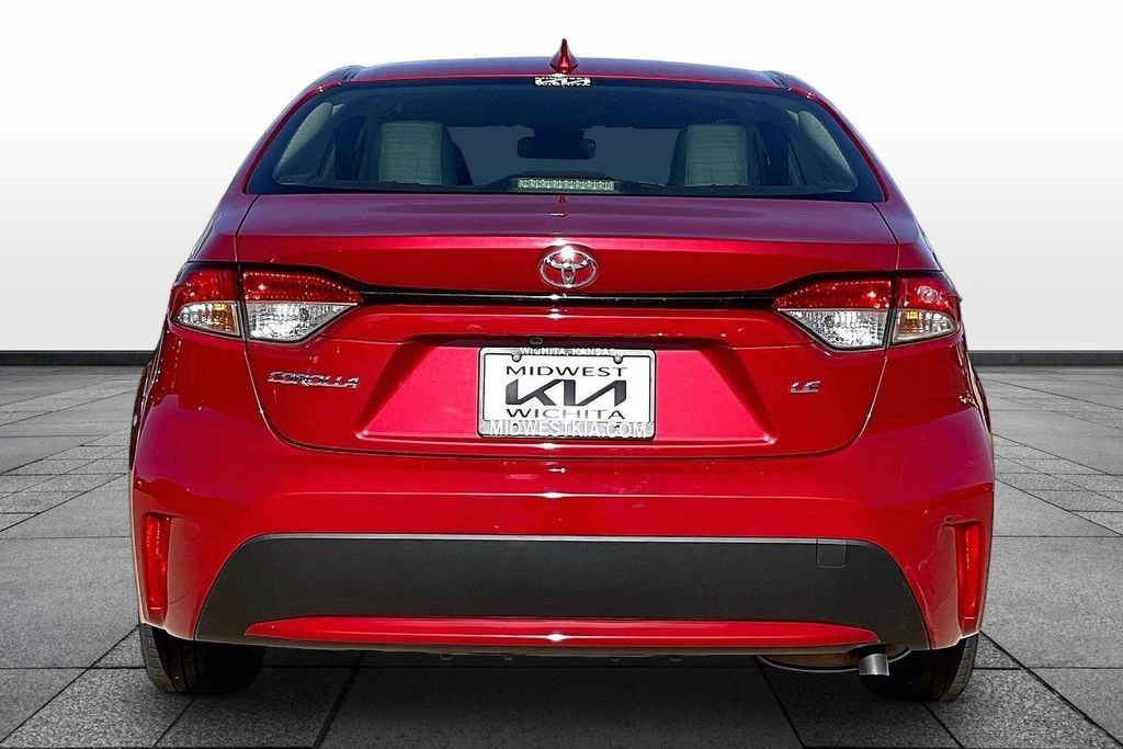 Used 2021 Toyota Corolla LE image 4