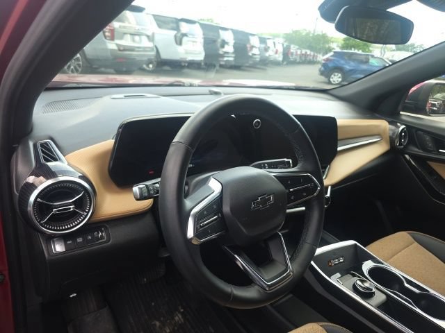 Used 2025 Chevrolet Equinox ACTIV AWD/4WD image 5