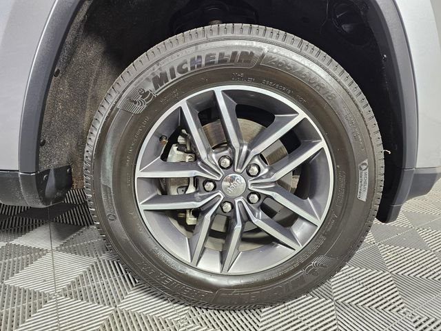 Used 2018 Jeep Grand Cherokee Limited AWD/4WD image 9