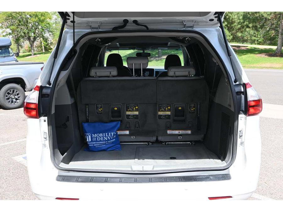 Used 2017 Toyota Sienna XLE Premium image 25