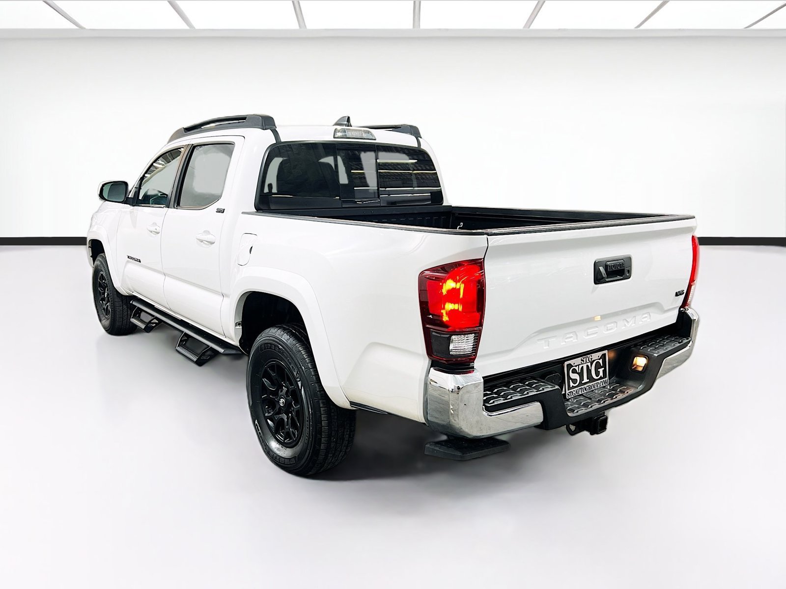 Used 2022 Toyota Tacoma SR5 RWD image 6