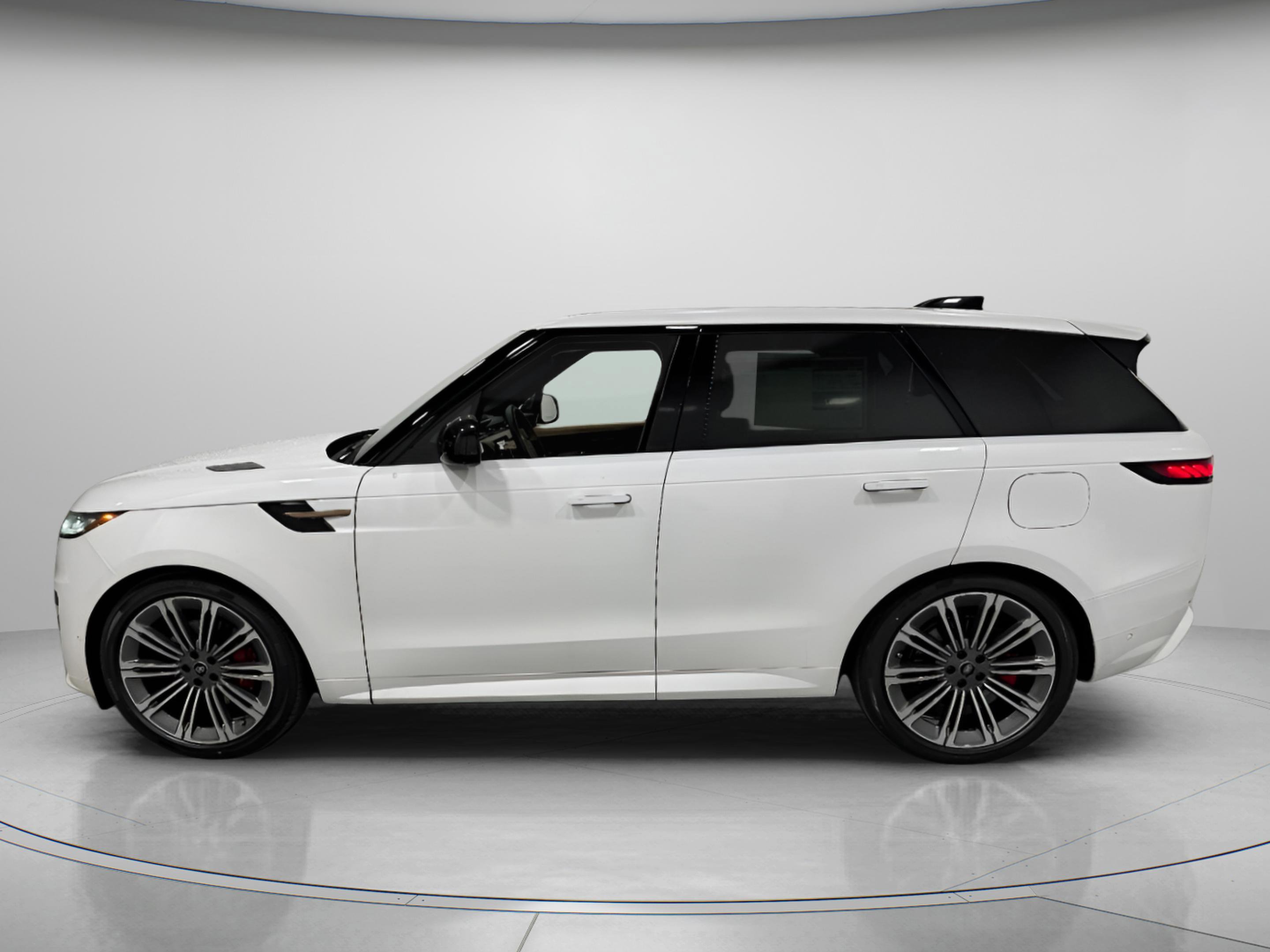New 2025 Land Rover Range Rover Sport Dynamic SE image 2