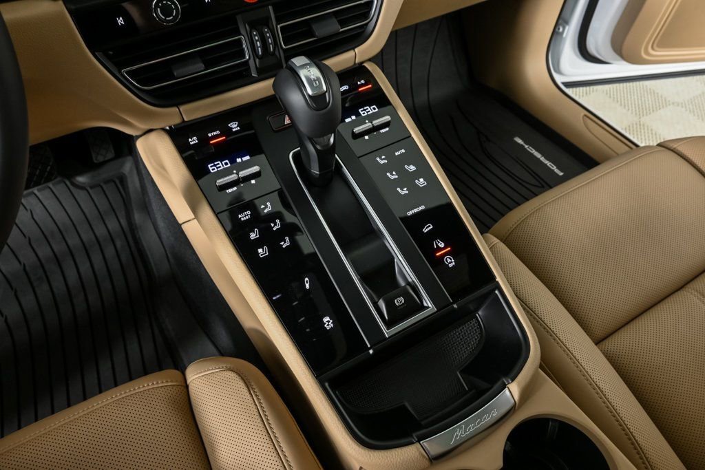 New 2026 Porsche Macan image 18