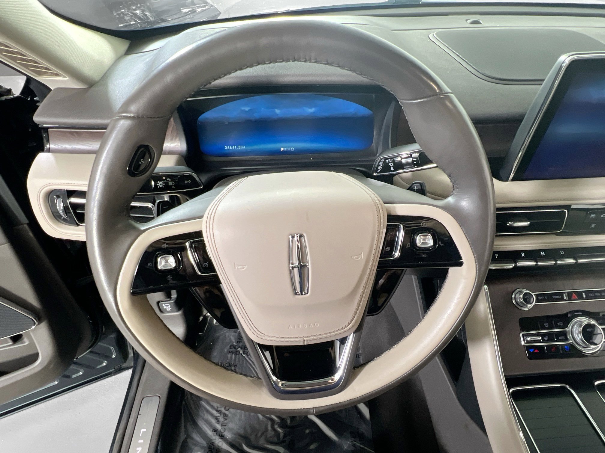 Used 2022 Lincoln Aviator Reserve w/ Elements Package Plus AWD/4WD image 11