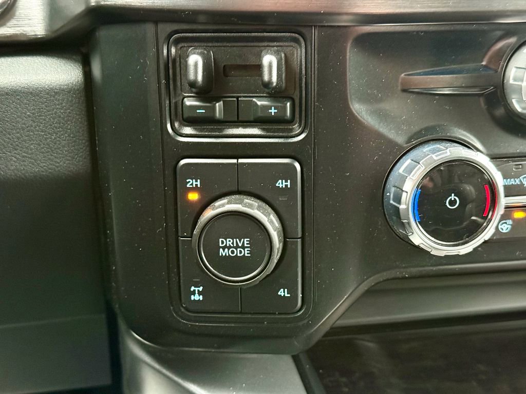 Certified 2024 Ford F350 Lariat w/ Chrome Package image 30