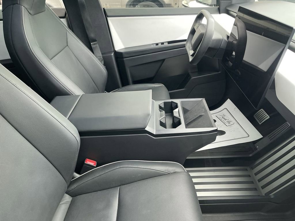 Used 2024 Tesla Cybertruck AWD Crew Cab image 11