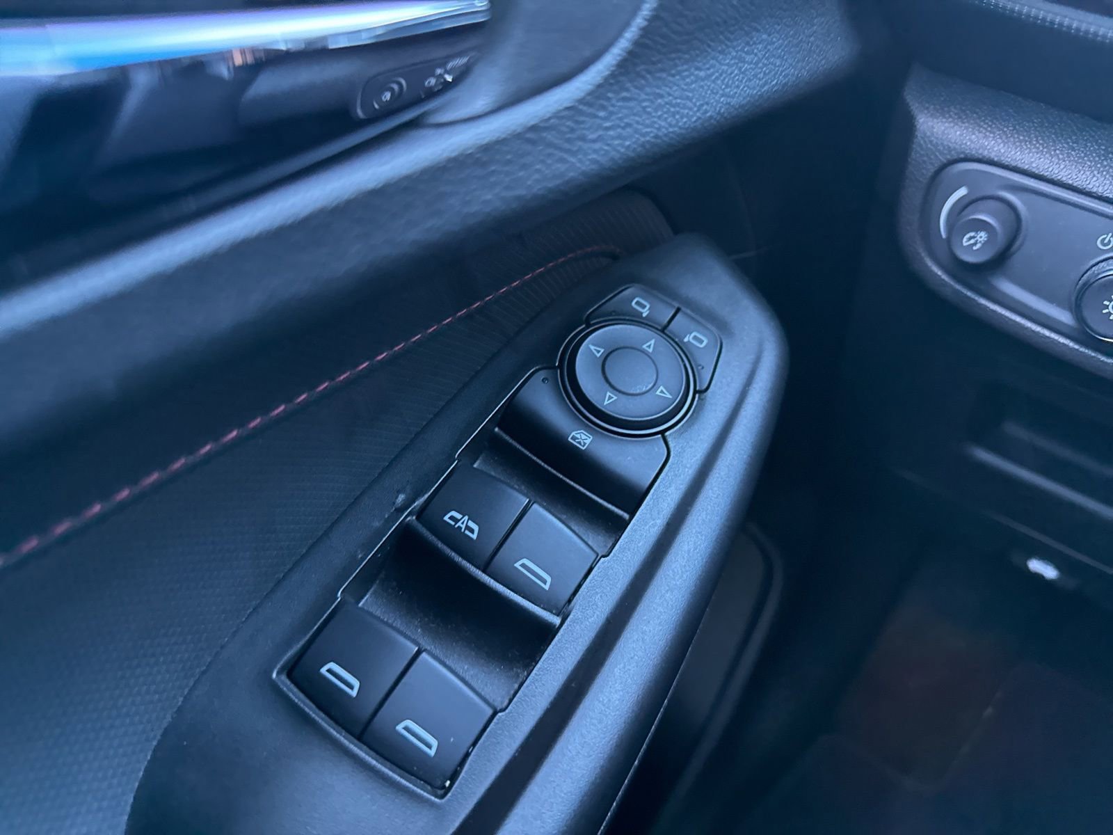 Used 2023 Chevrolet TrailBlazer RS w/ Convenience Package image 36