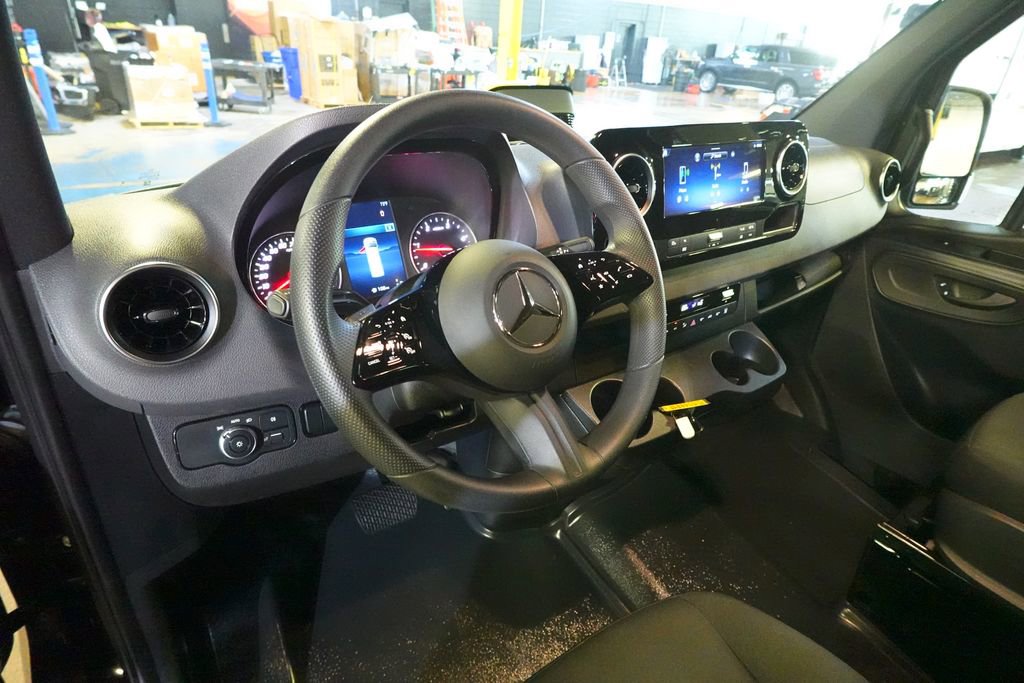 Used 2025 Mercedes-Benz Sprinter 2500 image 20