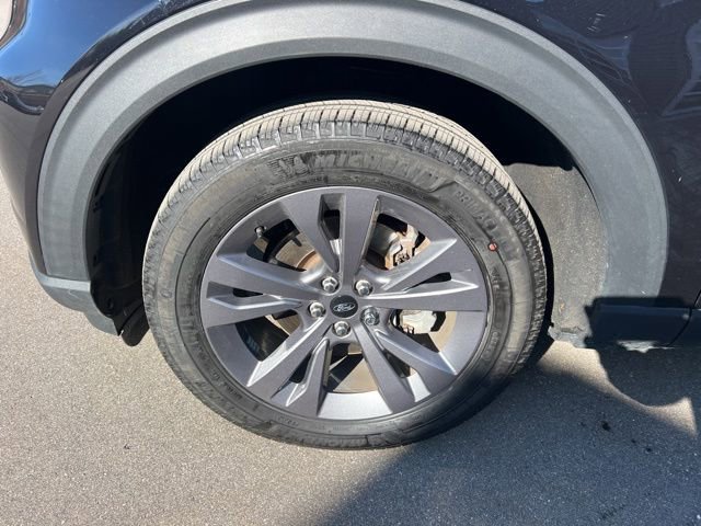 Used 2023 Ford Explorer XLT w/ Equipment Group 202A AWD/4WD image 9