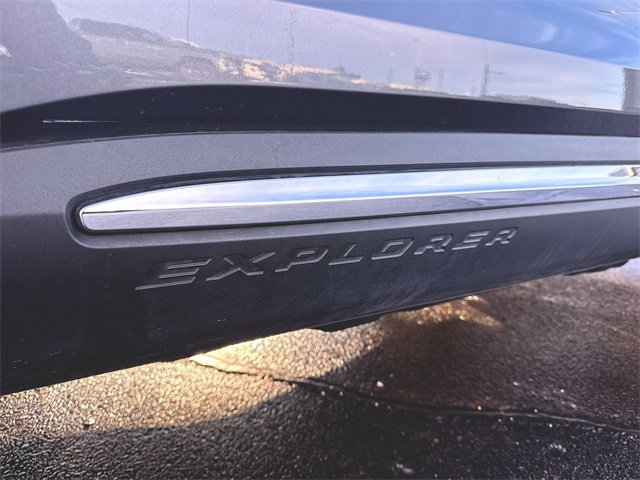 Used 2021 Ford Explorer XLT image 29