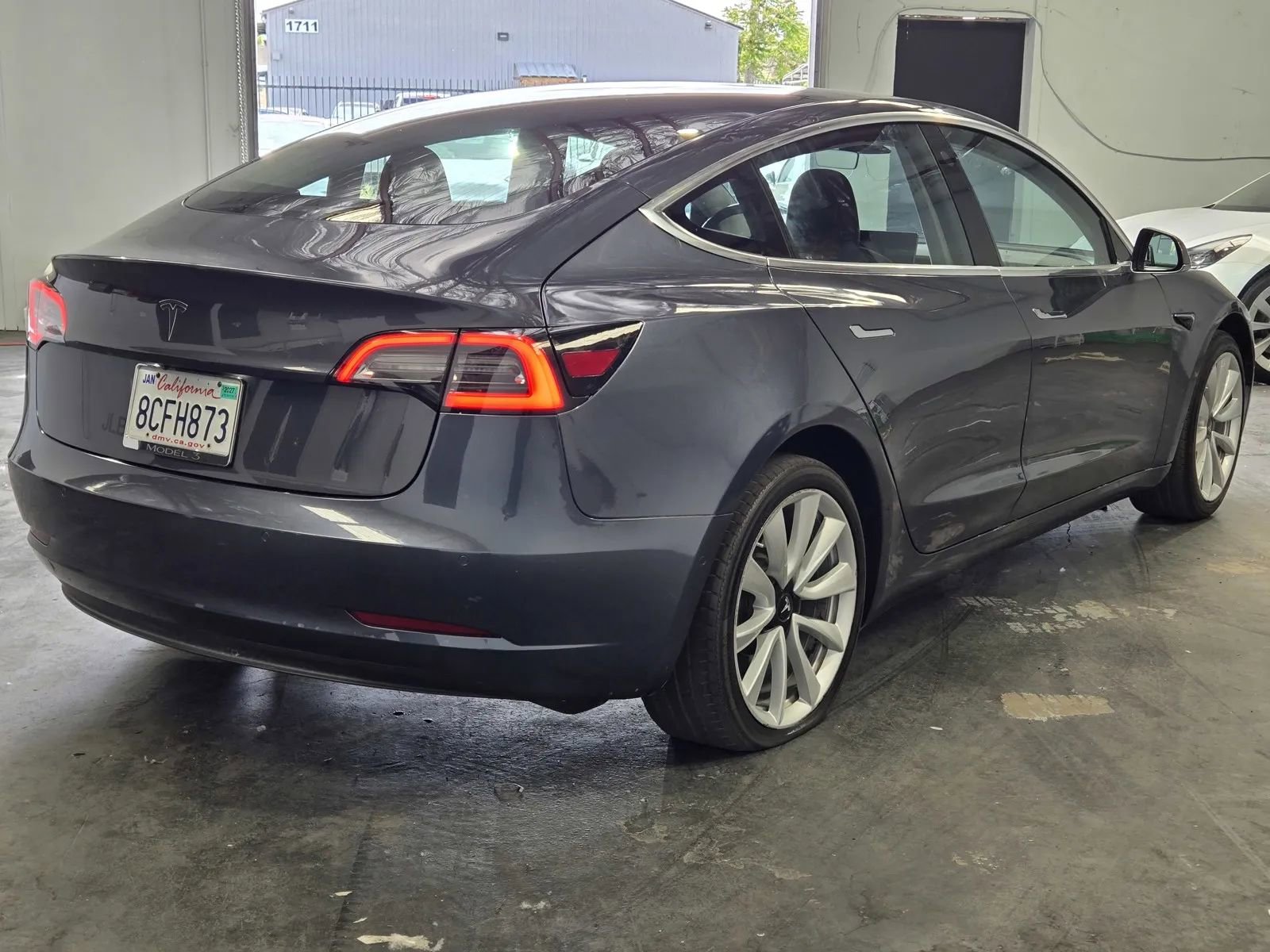 Used 2017 Tesla Model 3 Long Range RWD image 4