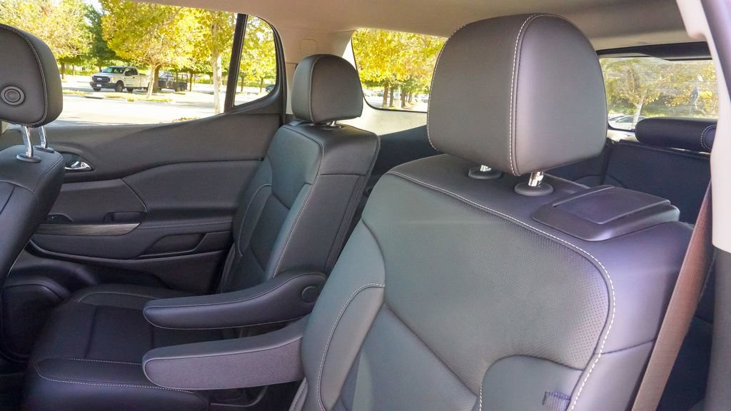 Used 2023 GMC Acadia SLT image 17