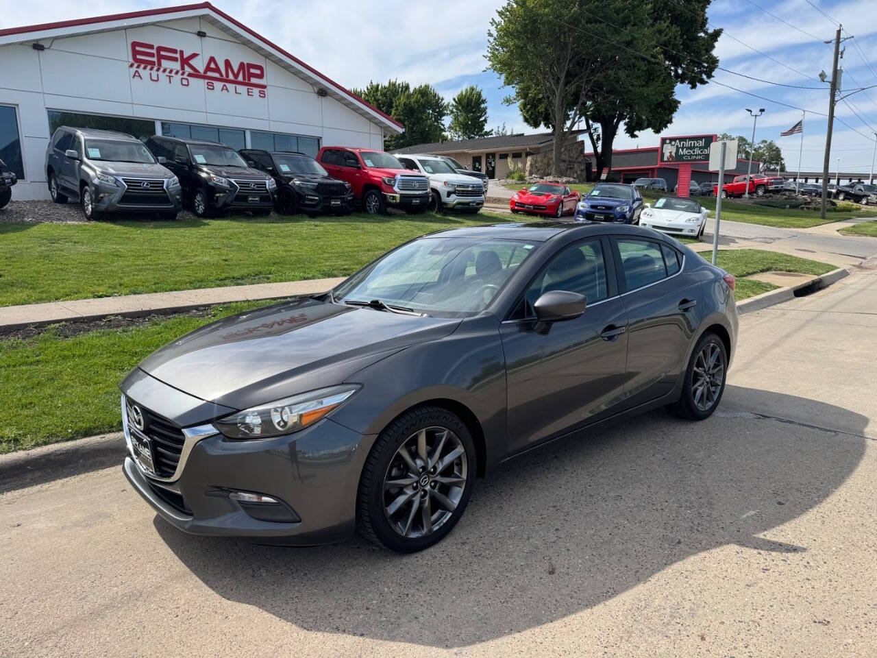 Used 2018 MAZDA MAZDA3 Touring FWD image 1
