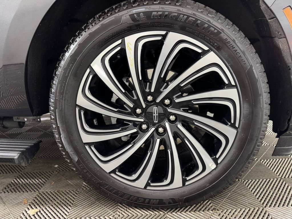 Certified 2025 Lincoln Navigator Black Label AWD/4WD image 38