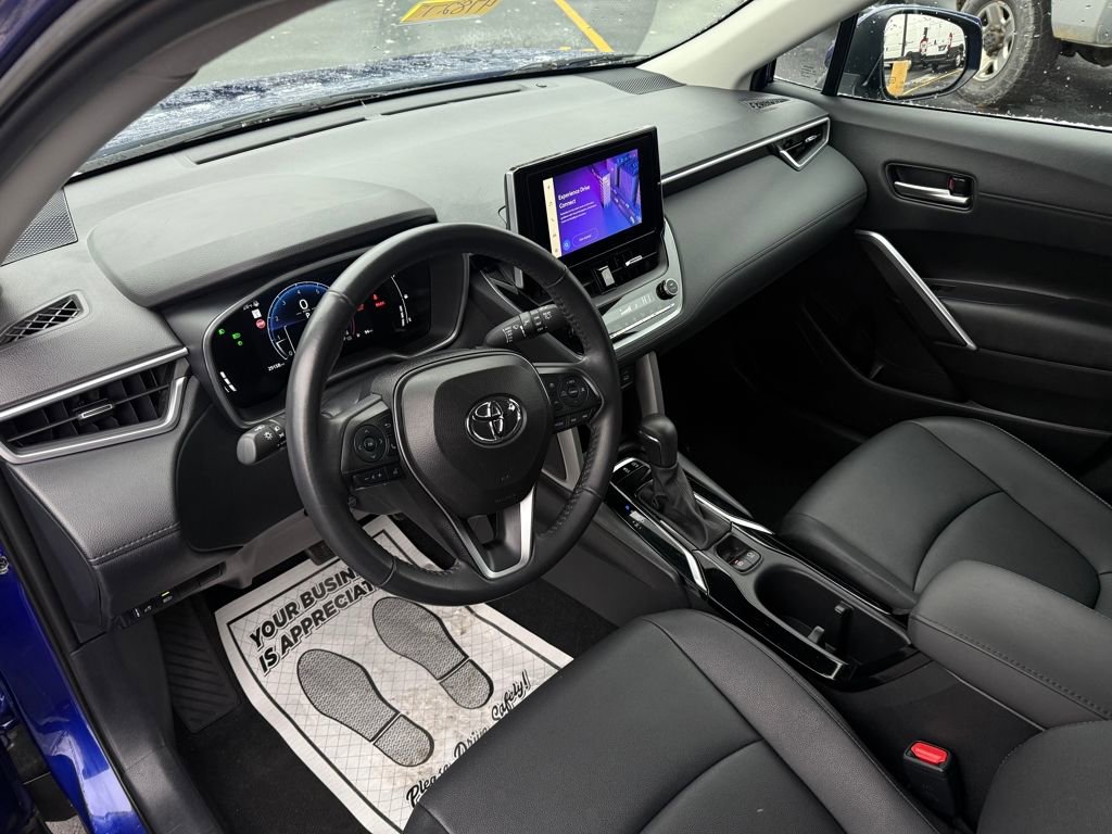 Used 2024 Toyota Corolla Cross XLE image 11