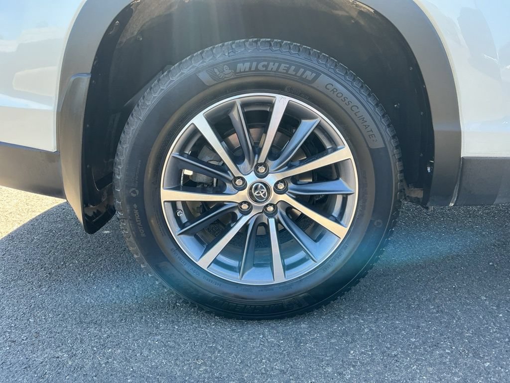 Used 2019 Toyota Highlander XLE AWD/4WD image 8