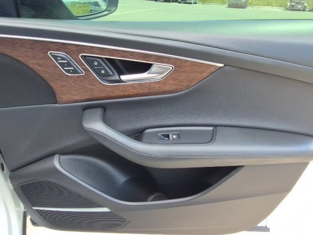 Used 2023 Audi Q8 Prestige w/ Prestige Package AWD/4WD image 21