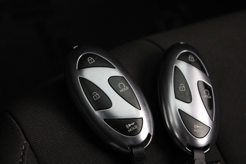 Certified 2025 Hyundai Elantra Sport image 28