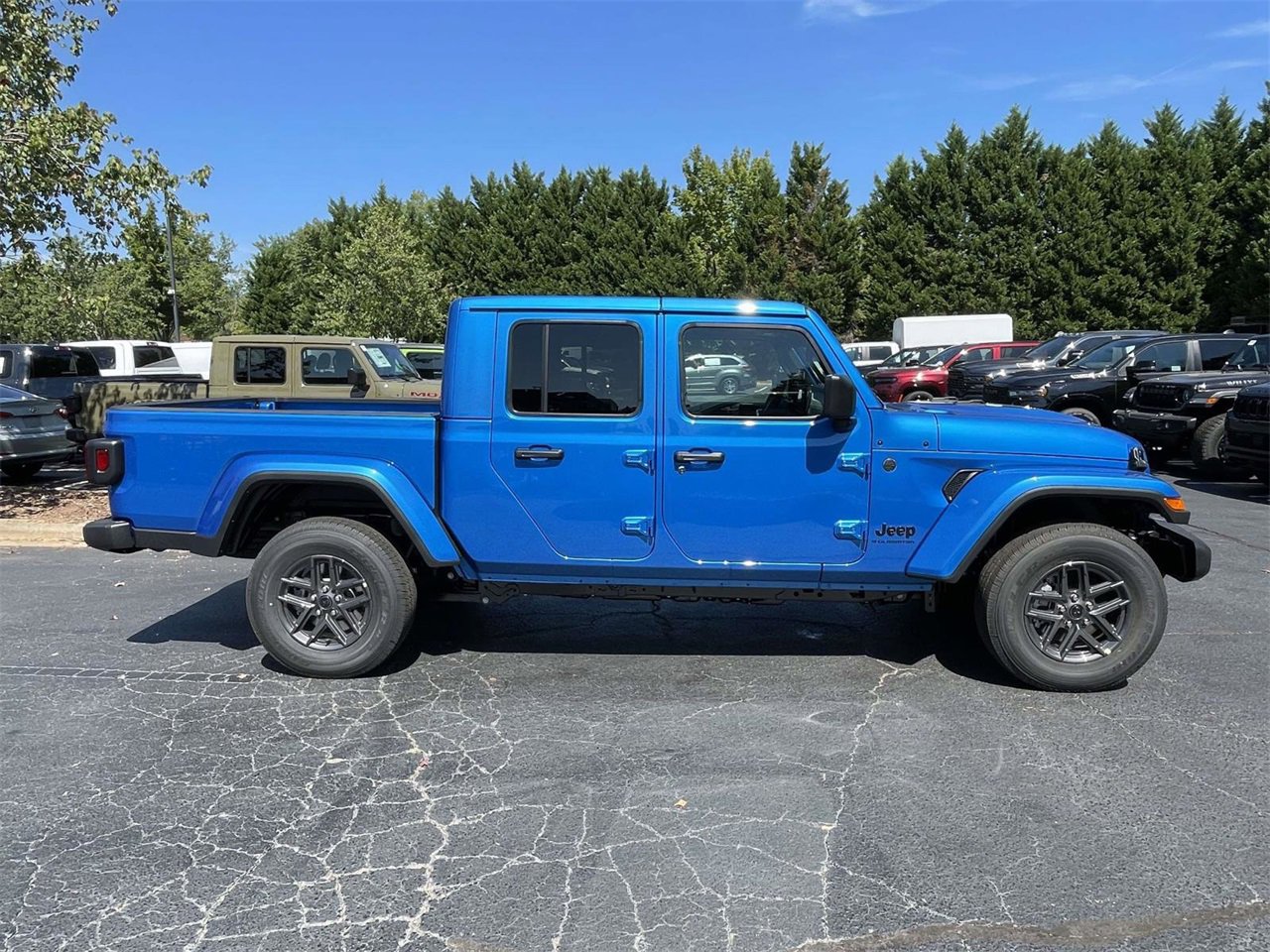New 2025 Jeep Gladiator Sport image 10