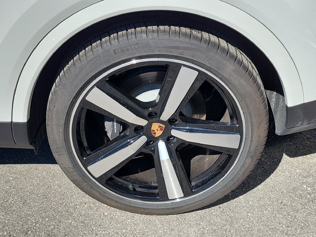 Certified 2026 Porsche Cayenne Coupe AWD/4WD image 11