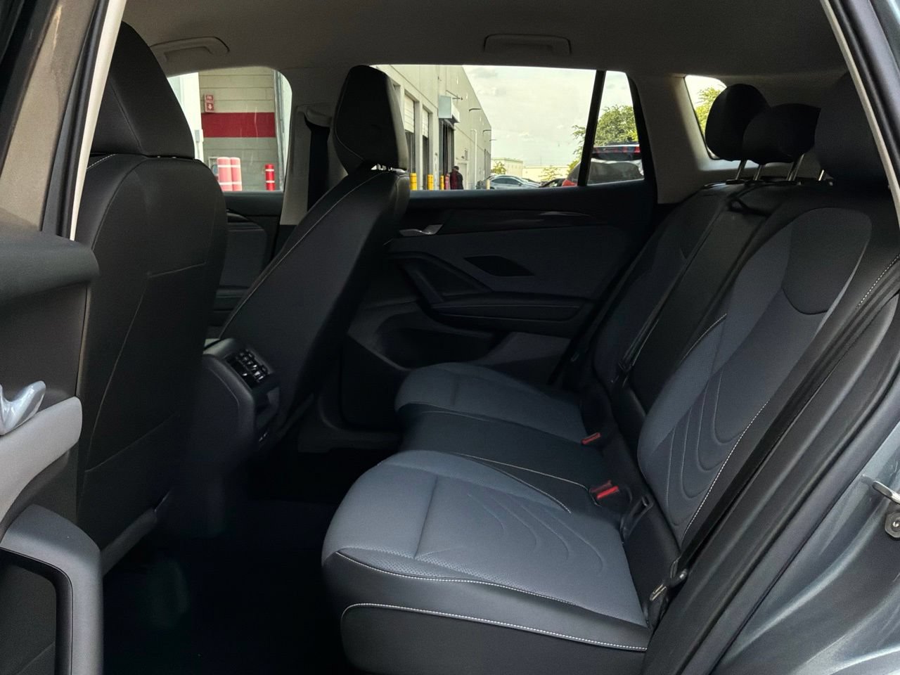 Used 2026 Volkswagen Tiguan SE FWD image 12