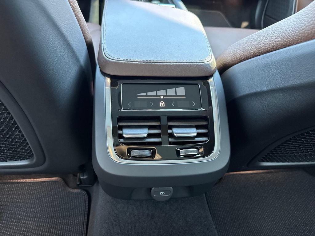 Certified 2025 Volvo V90 B6 Cross Country Plus AWD/4WD image 10