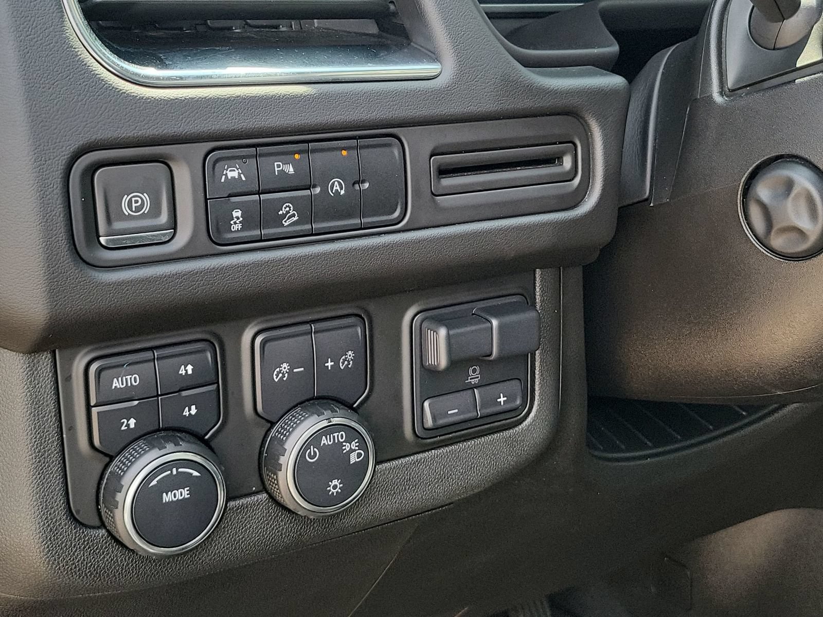 Used 2023 Chevrolet Tahoe Premier w/ Max Trailering Package AWD/4WD image 17