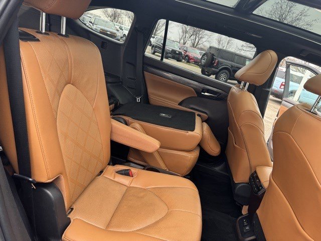 Used 2022 Toyota Highlander Platinum image 35
