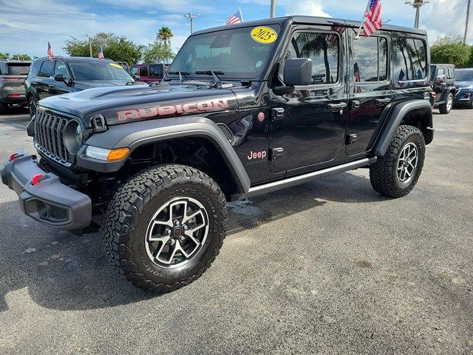 Used 2025 Jeep Wrangler Unlimited Rubicon w/ Convenience Group AWD/4WD image 3