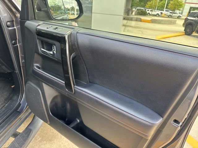 Used 2018 Toyota 4Runner TRD Off-Road image 18