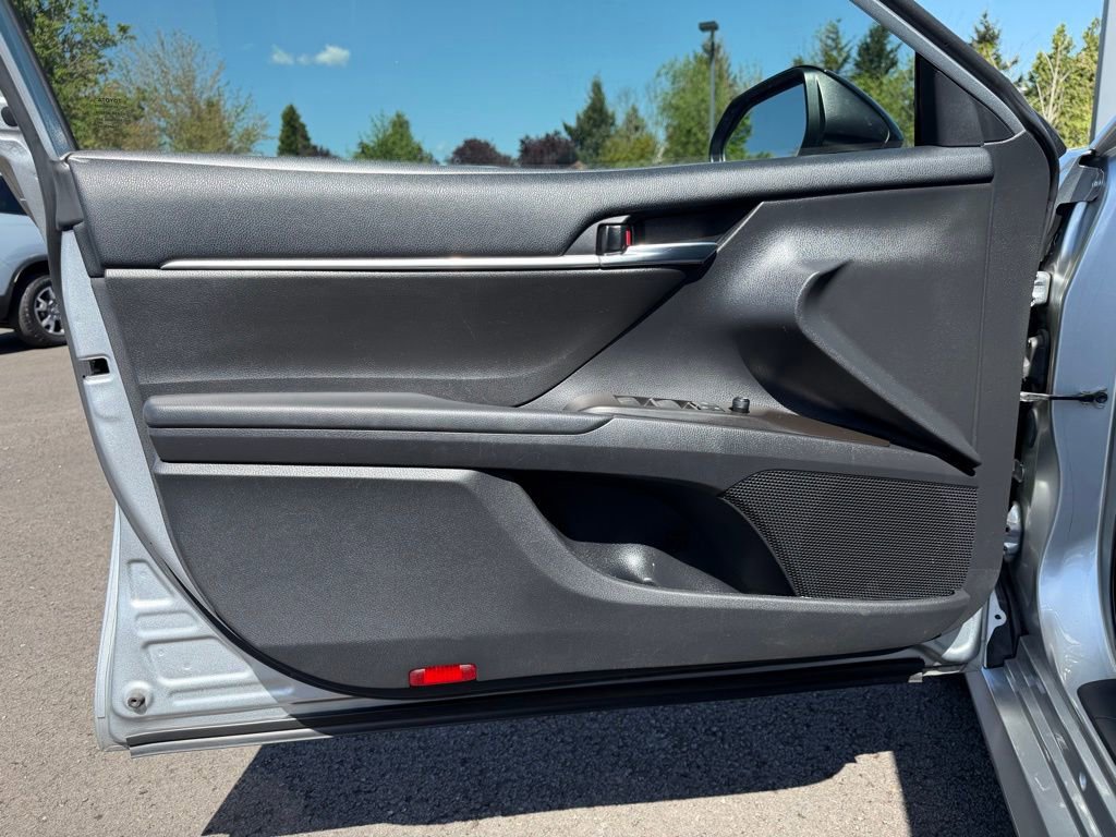 Used 2022 Toyota Camry LE FWD image 11