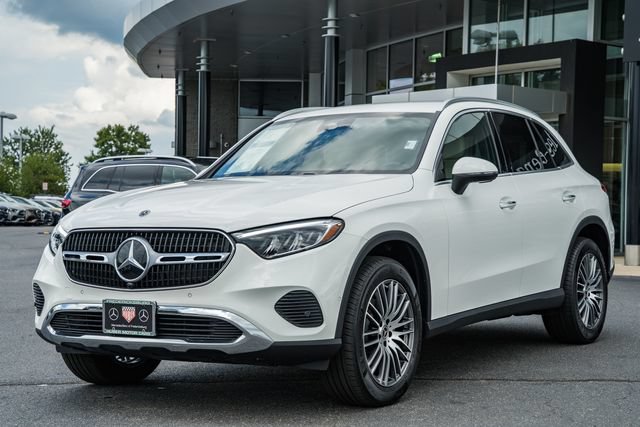 Used 2024 Mercedes-Benz GLC 300 4MATIC image 3