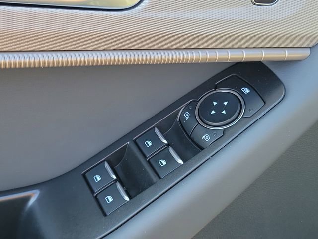 Used 2025 Ford Explorer Active w/ Active Comfort Package RWD image 15