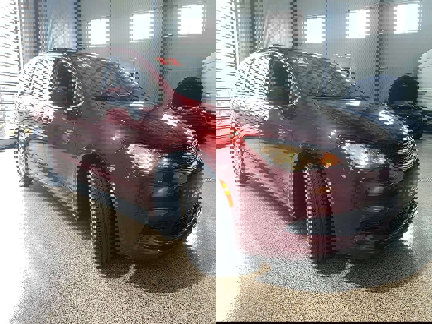 Used 2022 Chrysler Voyager LX image 1