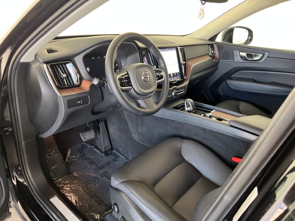 Used 2023 Volvo XC60 B5 Plus AWD/4WD image 19